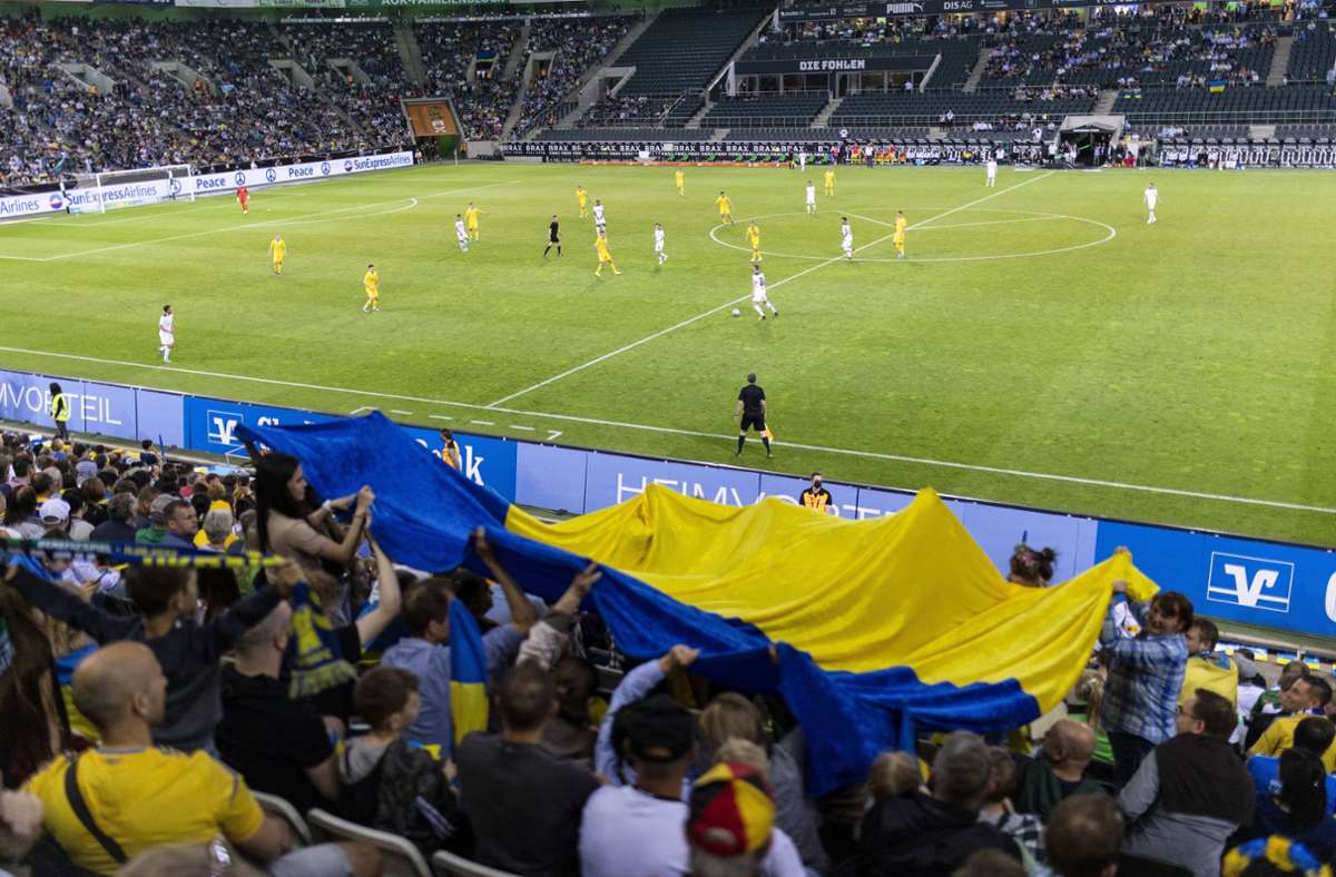 Fußballerisches Zeichen gegen den Krieg: Ukrainisches  Nationalteam gewinnt emotionales Spiel in Gladbach