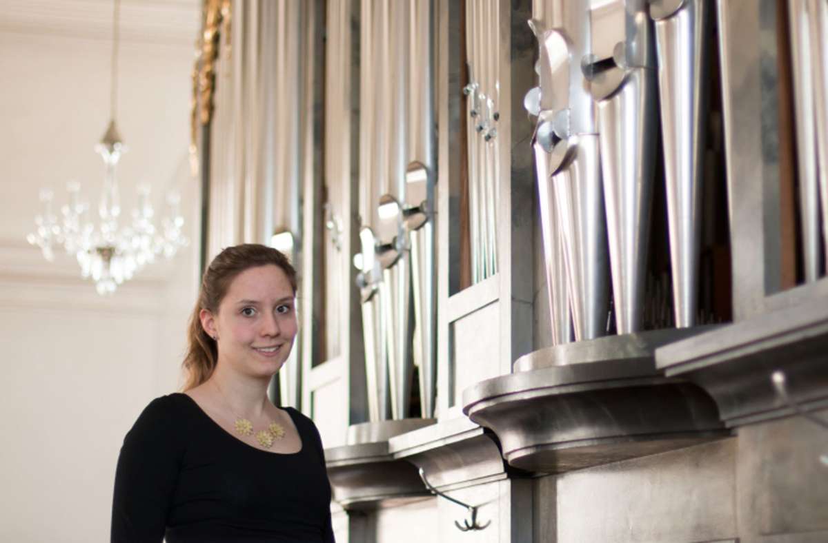 Am Samstag in Sindelfingen: Junge Organistin  in der Martinskirche