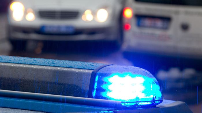 A8 beim Kreuz Stuttgart: Lkw und Auto kollidieren – fünf Verletzte