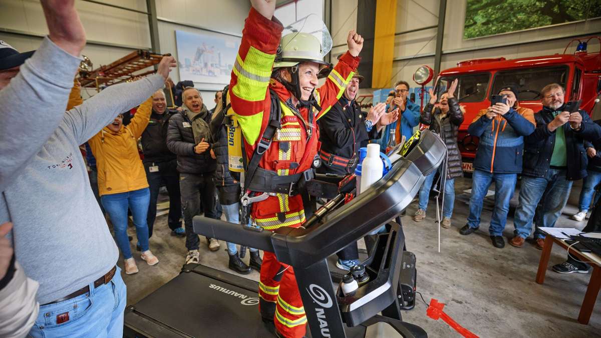 Extremsportlerin aus Welzheim: Weltrekord in Feuerwehrmontur
