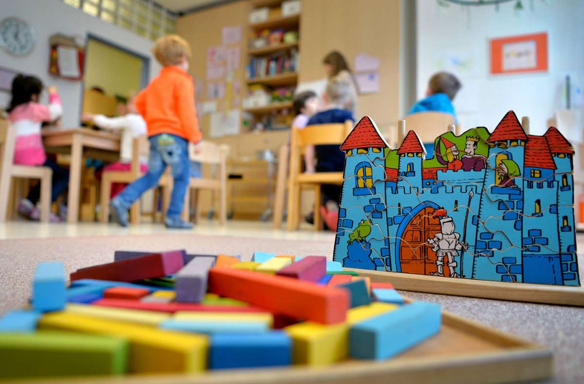 Kitas und Grundschulen könnten ab kommenden Montag schrittweise geöffnet werden. Sicher ist das aber noch nicht. (Symbolbild) Foto: dpa/Monika Skolimowska