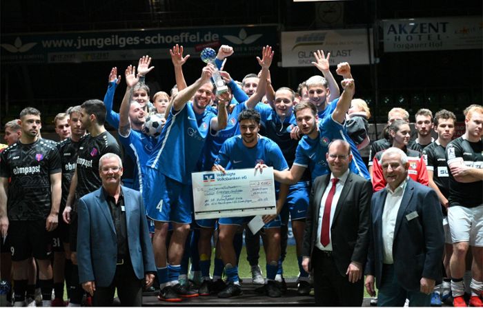 Sindelfinger Hallenfußball-Gala: Calcio Leinfelden-Echterdingen gewinnt im Finale gegen Hollenbach