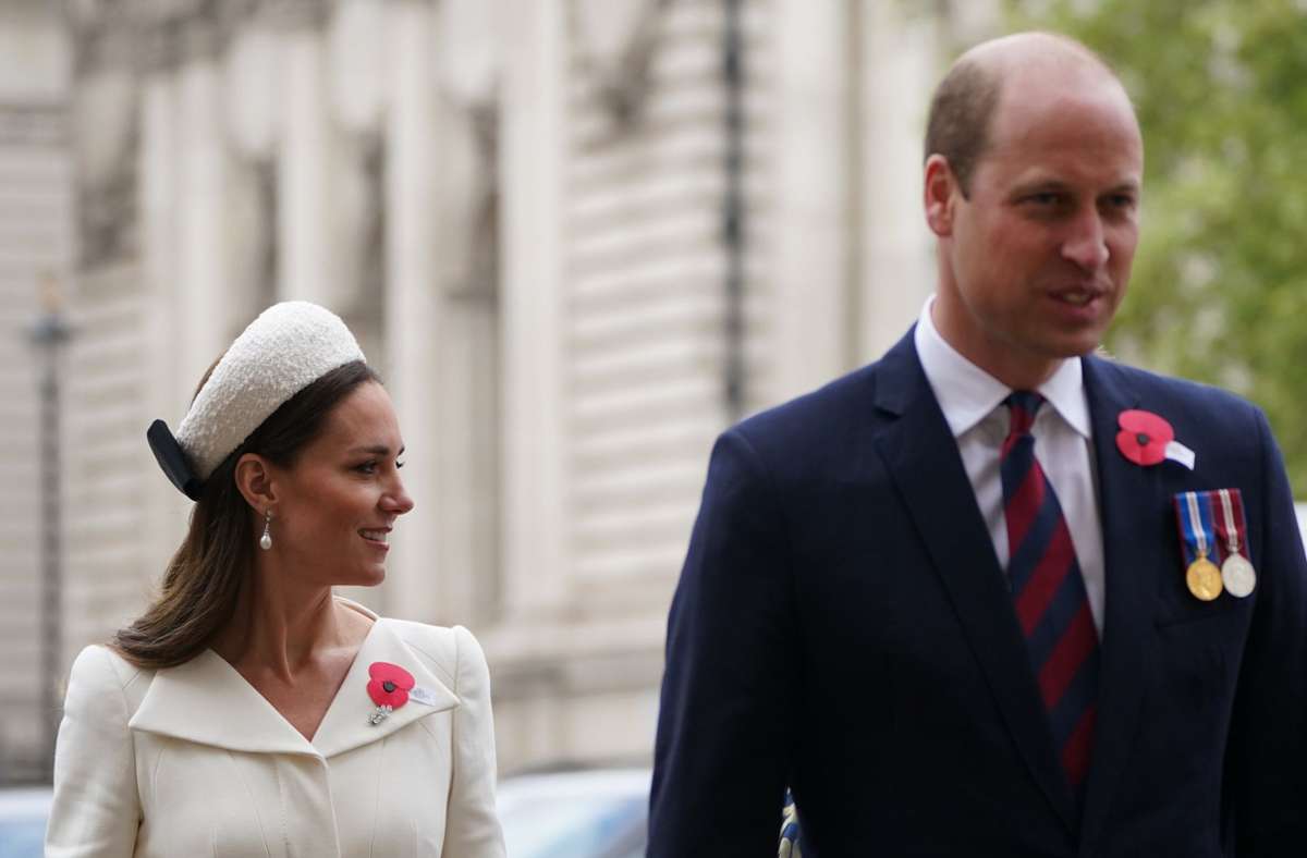 Prinz William und seine Frau Herzogin Kate nahmen an der Gedenk- und Dankesfeier zum „Anzac Day“ in der Westminster Abbey teil. Foto: dpa/Victoria Jones