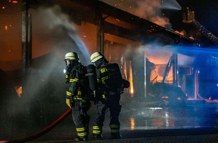 Feuer in Großbäckerei in Walldorf: Letzte Glutnester vier Tage nach Großbrand gelöscht