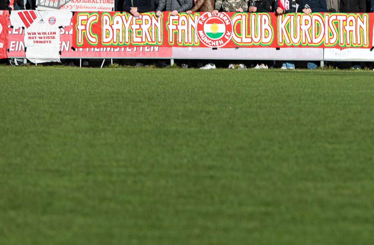 Banner mit Kurdistan-Bezug: Türkgücü gegen Bayern II abgebrochen