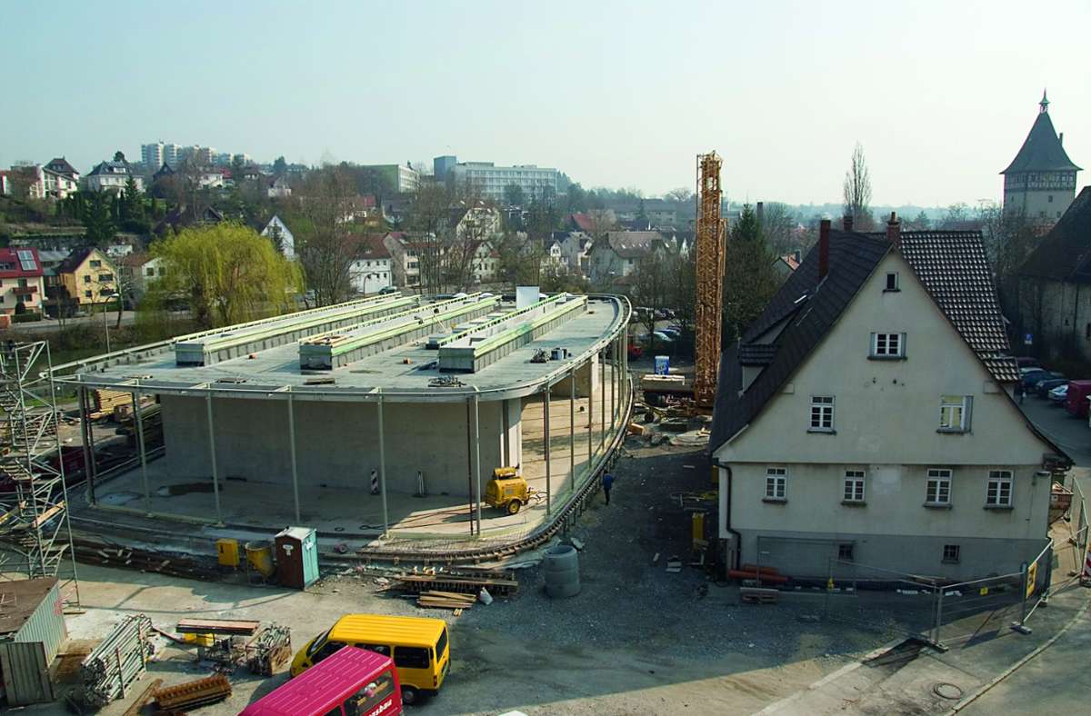 Da tut sich was: links im Bild die künftige Galerie, rechts steht noch der Bau der traditionsreichen Häckermühle.