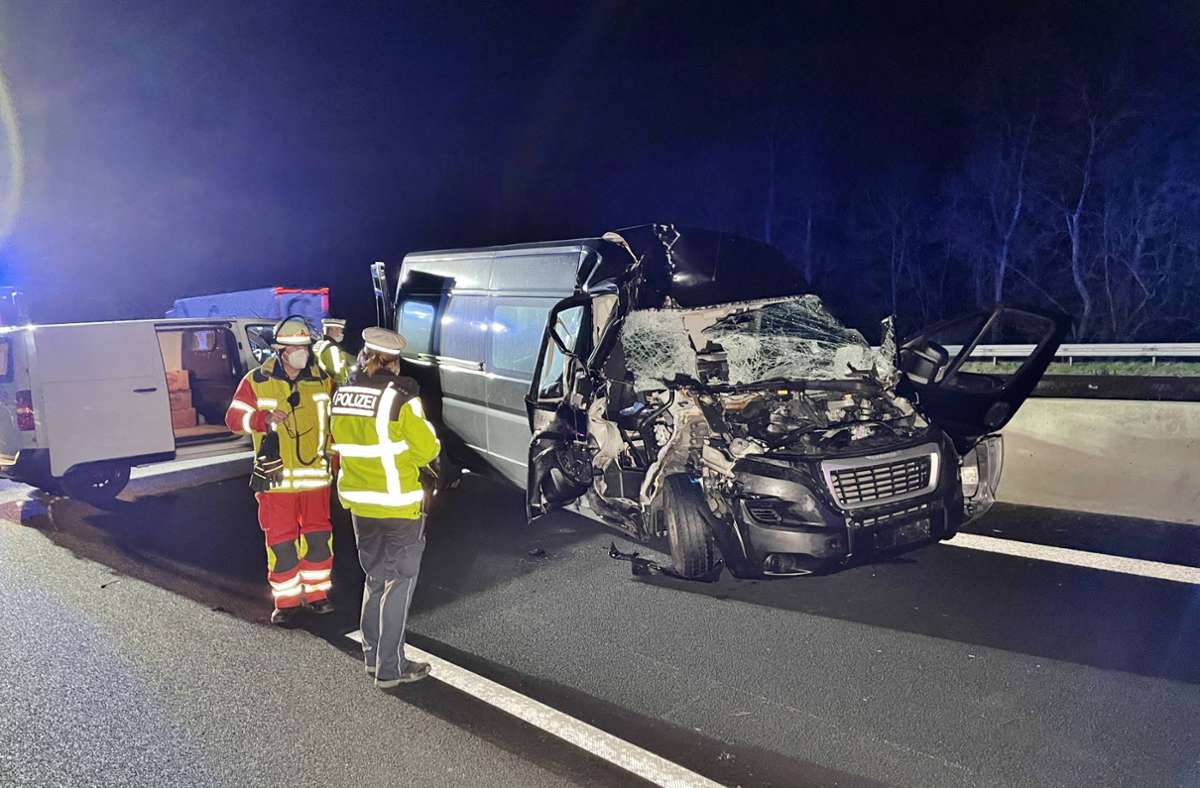 Auf der A8 bei Rutesheim ist es zu einem schweren Unfall gekommen.