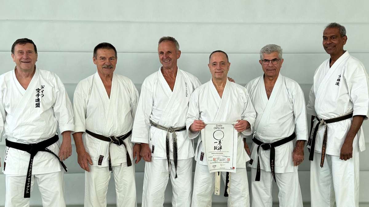 Karate: Andreas Stavrakakis besteht die Prüfung zum 7. Dan