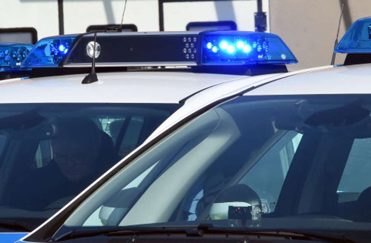 Nach Crash auf A 8 bei Leonberg: Polizei sucht Zeugen von Unfallhergang