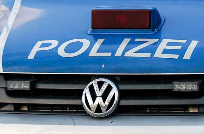 An Ampel in Herrenberg: Lkw-Fahrer baut Unfall und fährt davon