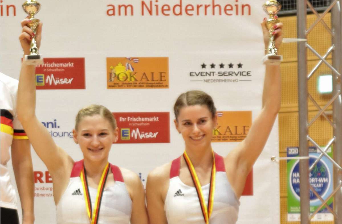 Trotz DM-Bronze nicht wirklich zufrieden: Selina Marquardt (li.) und Helen Vordermeier haderten auch ein wenig mit einem Wettkampfrichter. Foto: Schwarz