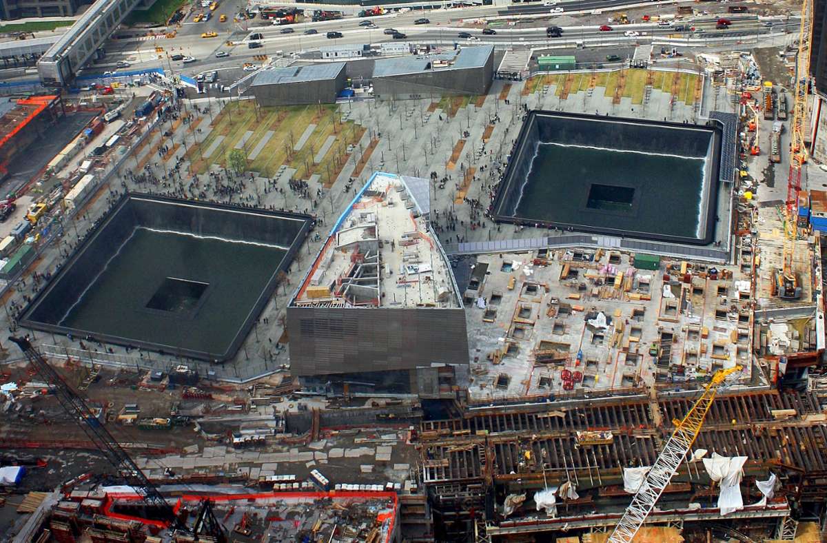 Eine Wunde im Stadtbild: das 9/11-Mahnmal in New York Foto: imago
