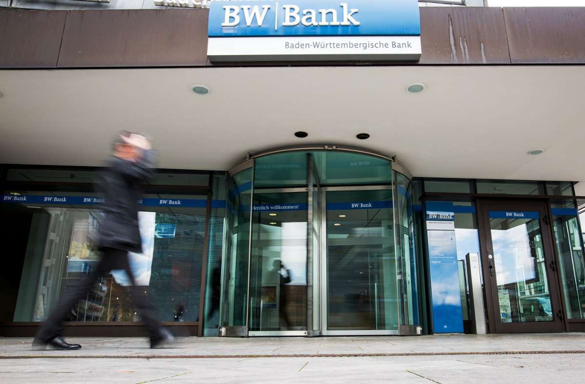 Die BW-Bank hat drastische Einschnitte in ihr Filialnetz angekündigt. Foto: dpa/Christoph Schmidt