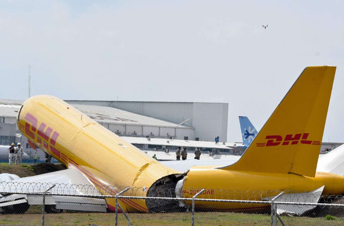 Costa Rica: Frachtflugzeug bricht bei Landung in zwei Teile – keine Verletzten