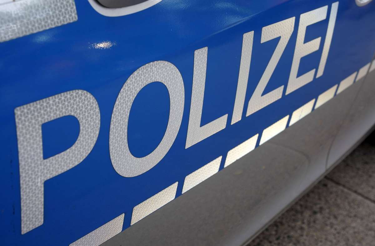 Kreis Rastatt: Auto prallt frontal auf Lkw – Frau stirbt bei Unfall