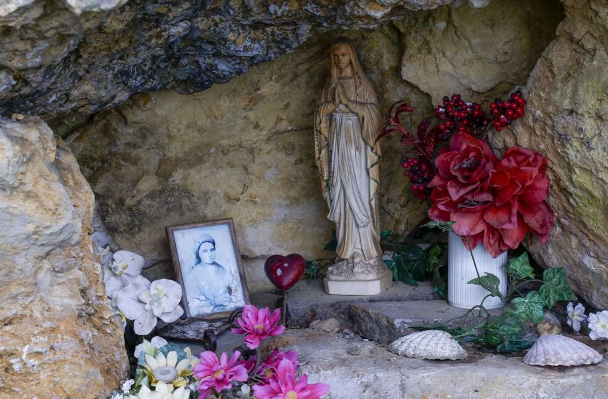 Erinnerung an die Grotte in Lourdes, wo Fritz Maria Hilligardt eine Wandlung erfuhr.