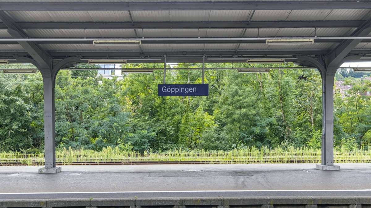 Bahnhof in Göppingen: 33-Jähriger von Jugendlichen attackiert