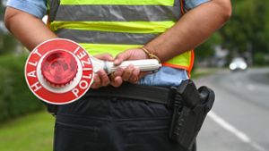 Fahrer flüchtet vor Polizeikontrolle – offenbar betrunken
