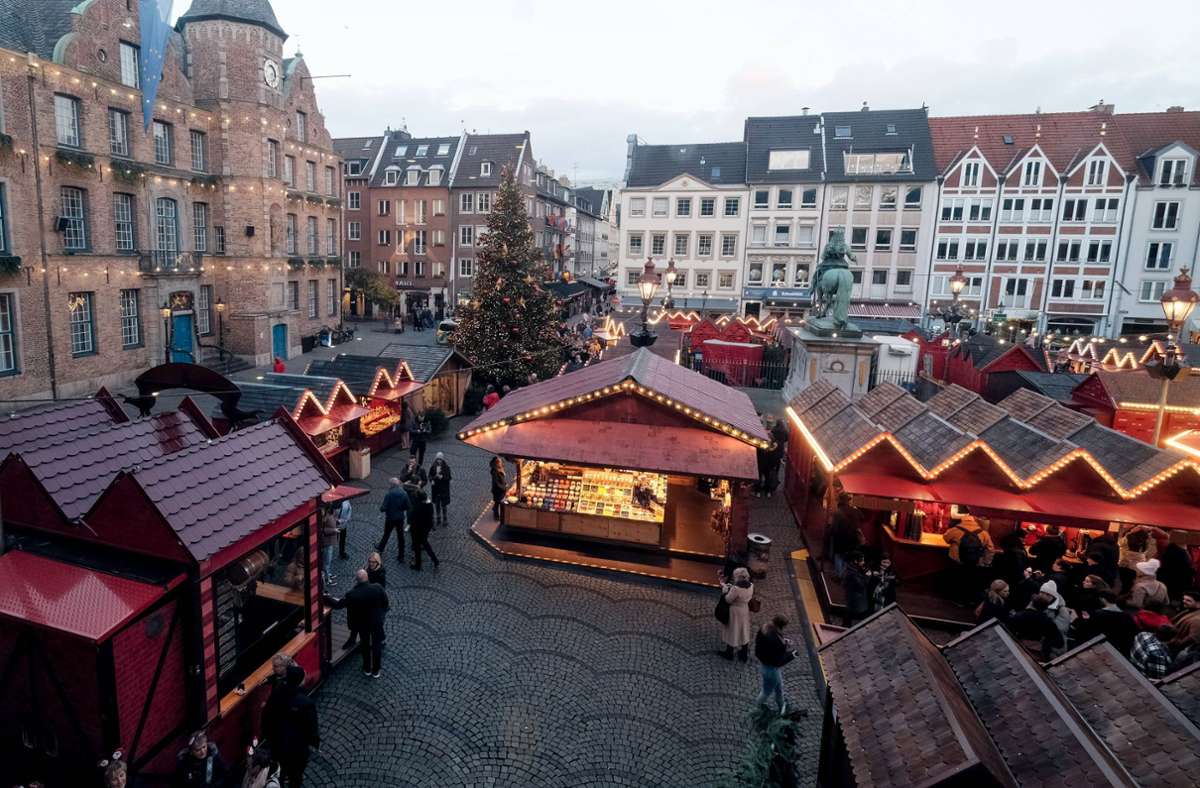 Die Räumung der Weihnachtsmärkte in Düsseldorf sei ohne Probleme verlaufen, teilt die Polizei mit (Archivbild). Foto: IMAGO/Michael Gstettenbauer/IMAGO/Michael Gstettenbauer