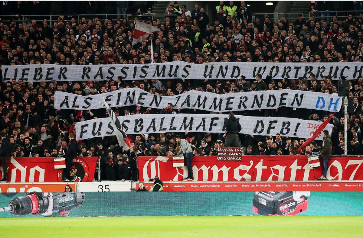 Längst ein Klassiker unter den Fan-Botschaften: Fußballmafia DFB