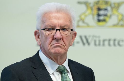 Baden-Württembergs Ministerpräsident Winfried Kretschmann will, dass sich die Sparsamkeit der Kommunen für diese auszahlt. (Archivbild) Foto: dpa/Bernd Weißbrod