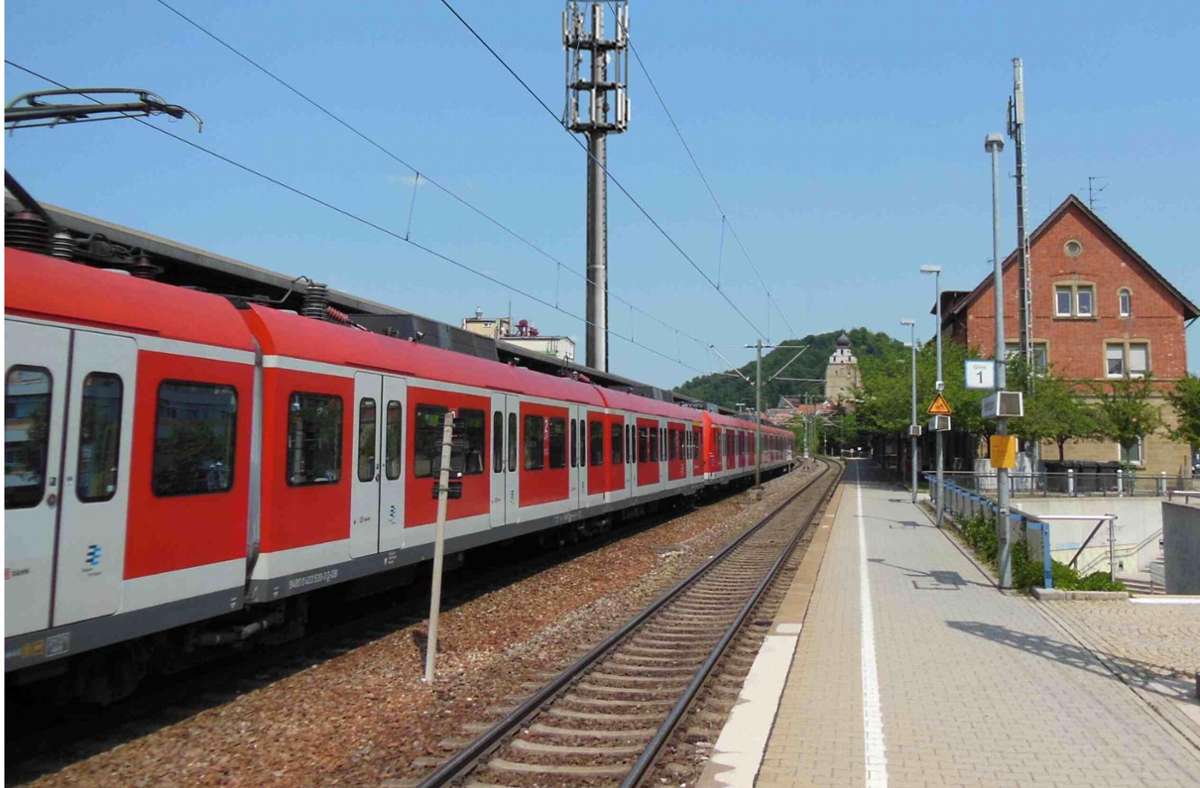 Ohne Fahrschein in Herrenberg: 64-jähriger Bahnreisender legt sich mit Polizei an