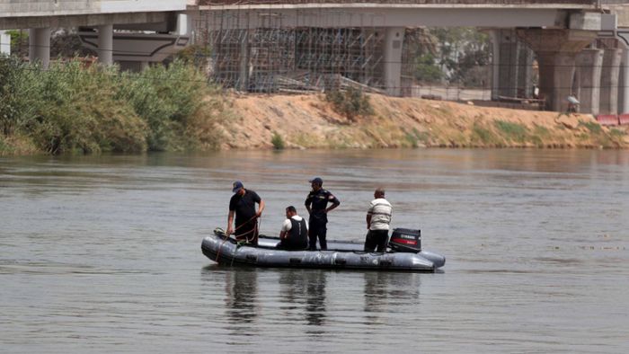 Ägypten: Kleinbus stürzt von Fähre in den Nil - Mindestens zehn Tote