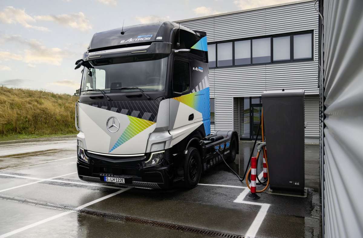 Der Elektro-Lkw «eActros LongHaul» von Daimler Truck. Foto: dpa