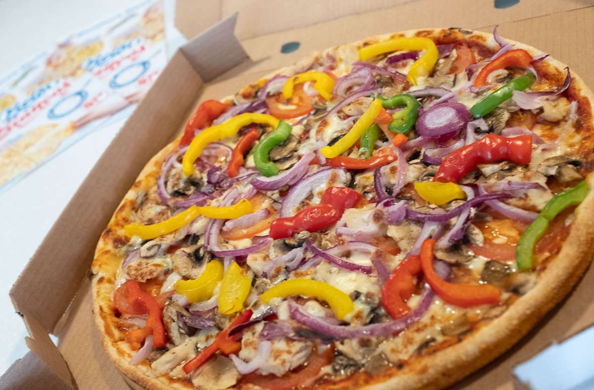 Dinkelsbühl in Bayern: Duo schlägt auf Inhaber eines Pizza-Lieferdienstes  ein – mit Verkehrsschild