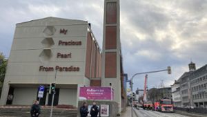 Kirchendach stürzt ein – Mann rettet sich aus Gebäude
