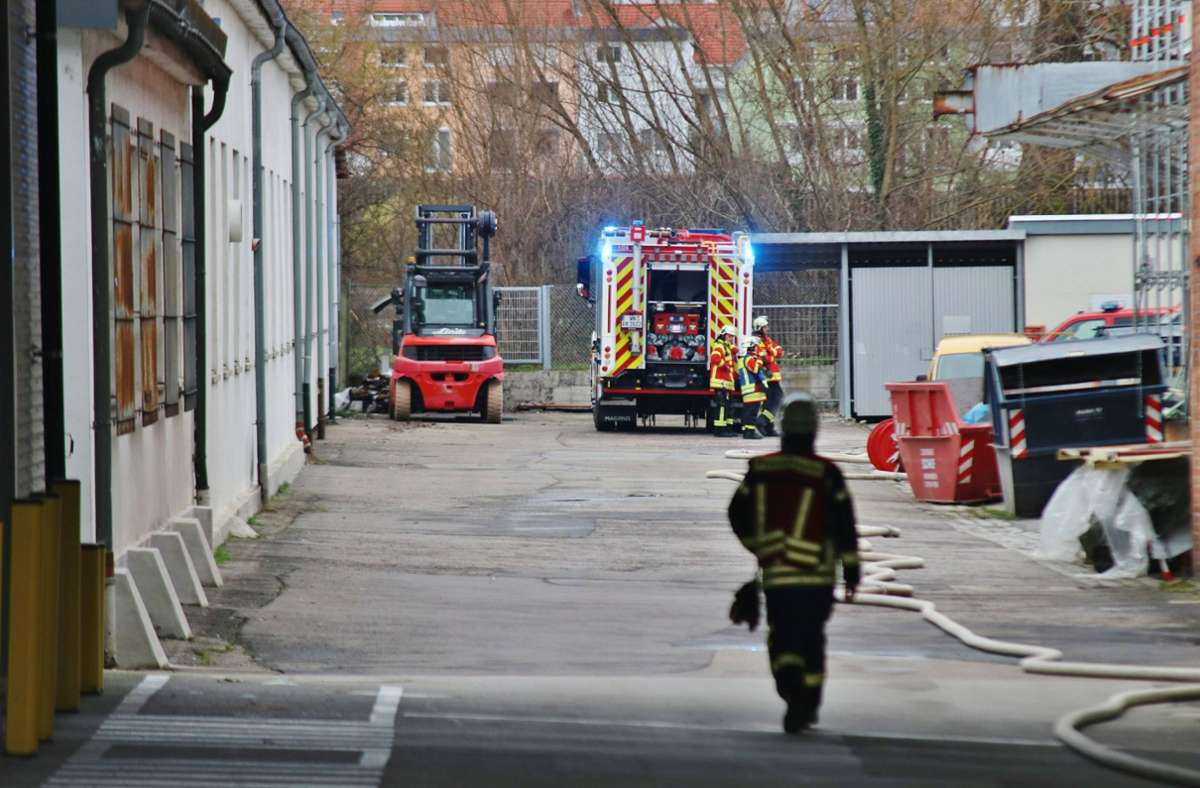 Feuerwehreinsatz in Remshalden: Müllpresse gerät in Brand