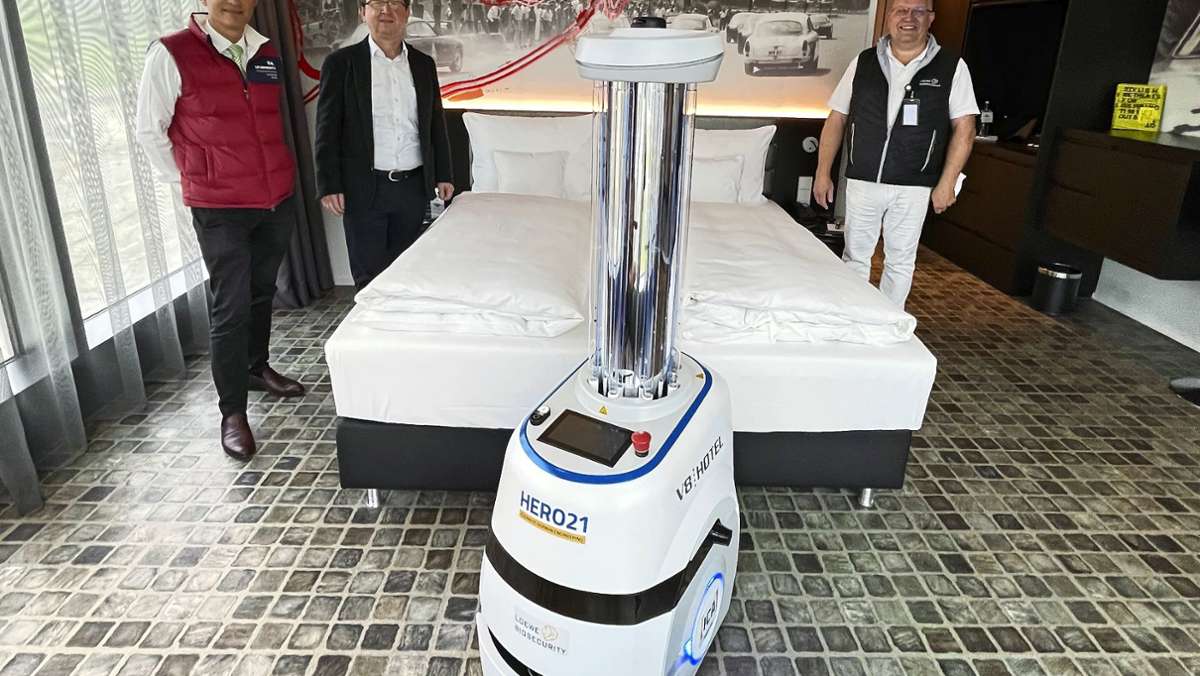 Neustart im V8 Hotel Böblingen: Erstmals in Hotel im Einsatz: Desinfektionsroboter gegen Corona