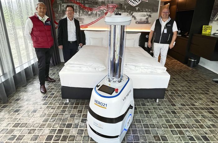 Neustart im V8 Hotel Böblingen: Erstmals in Hotel im Einsatz: Desinfektionsroboter gegen Corona