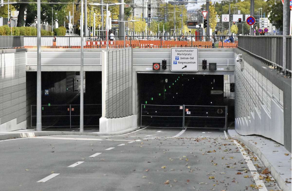 Verkehr in der Karlsruher City: Die Autos verkehren künftig wie die Straßenbahnen im Untergrund