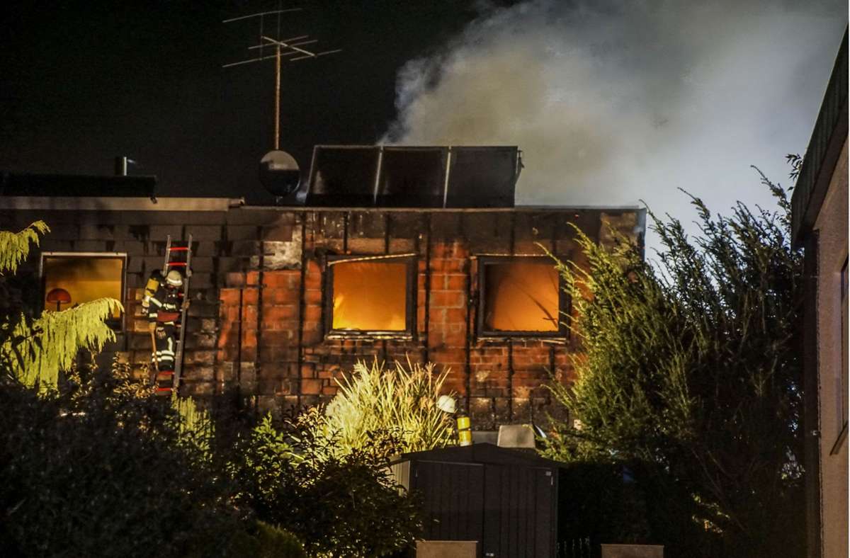Feuer in Waldenbuch: Doppelhaushälfte brennt komplett aus