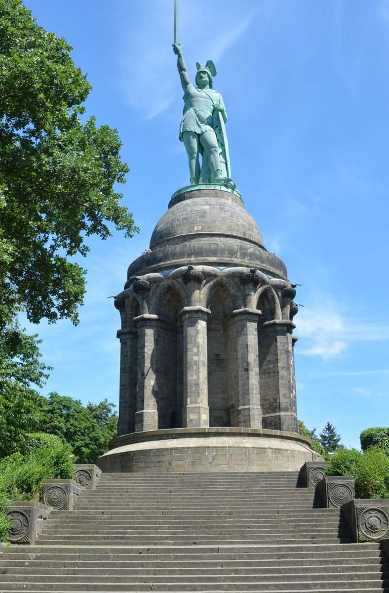 Deutschland – Hermannsdenkmal bei  Detmold, Gesamthöhe: 53,46 Meter, Statue: 26,57 Meter, Sockel: 26,89, Baujahr: 1838-1875.