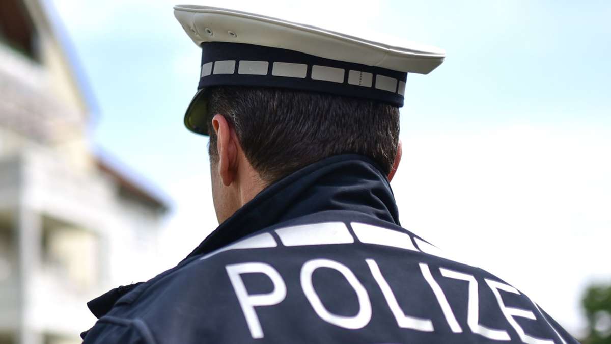 Unfallflucht in Aidlingen: Renault gestreift und abgehauen – Polizei sucht Zeugen