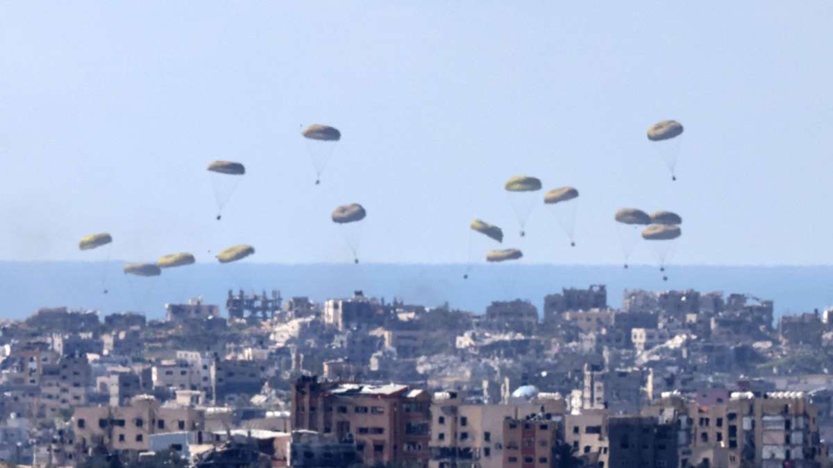 Deutsche Hilfe aus der Luft für Gaza: Wenn Bomben und Pakete fallen