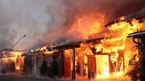 Meterhohe Flammen über „Pullman City“