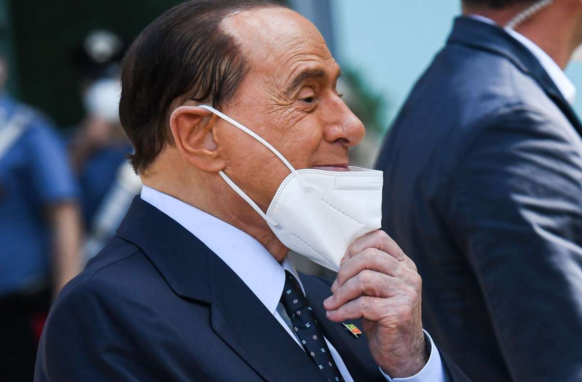 Nach Corona-Erkrankung: Silvio Berlusconi erneut in Krankenhaus eingeliefert