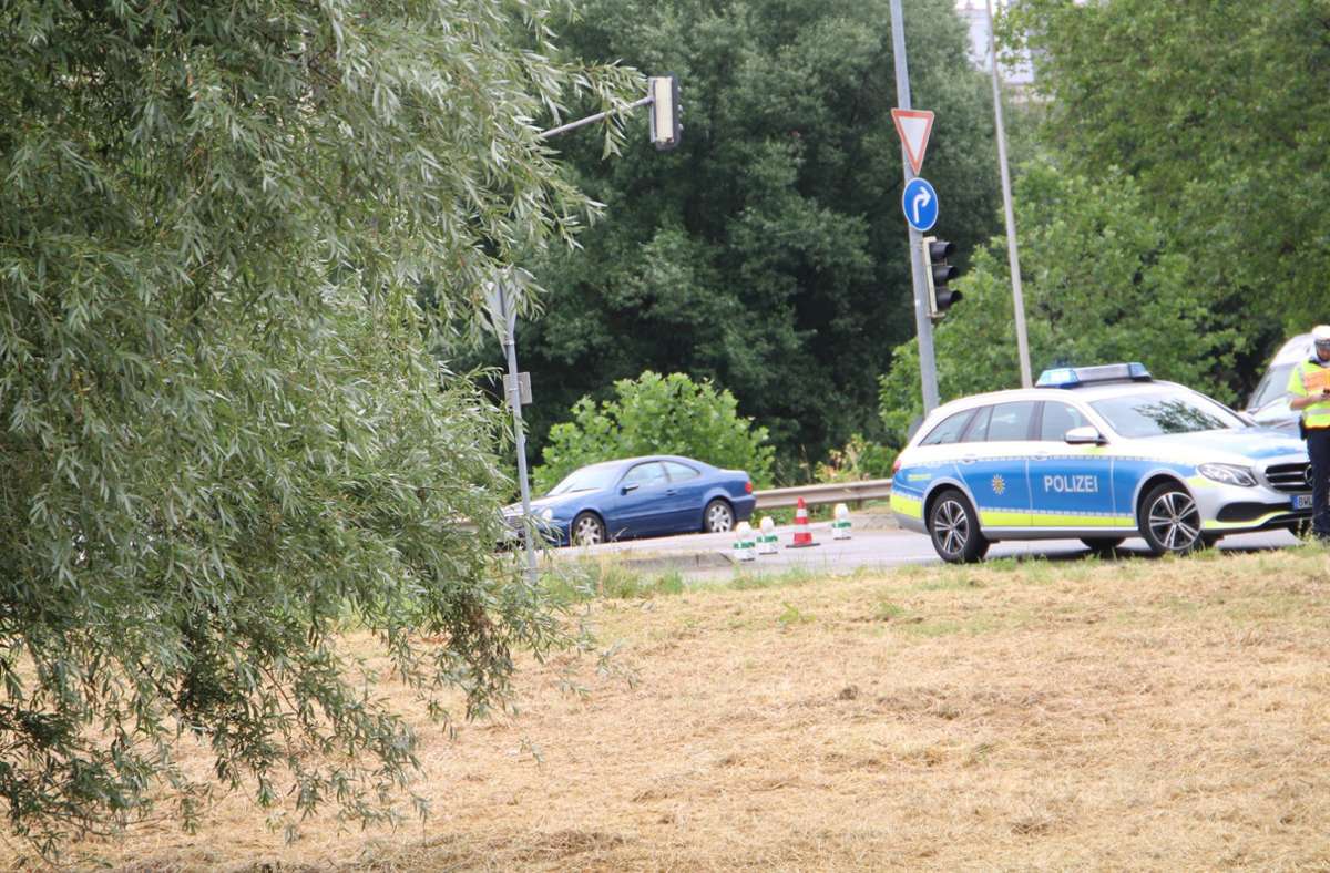 Heilbronn: Jugendliche Rollerfahrerin stirbt nach Unfall mit Lastwagen