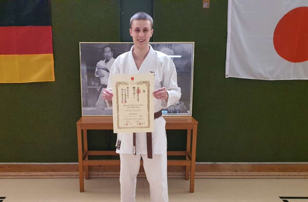 Karate beim Dojo Jiriki Gäufelden: Jannik Giesert meistert die Prüfung zum schwarzen Gürtel