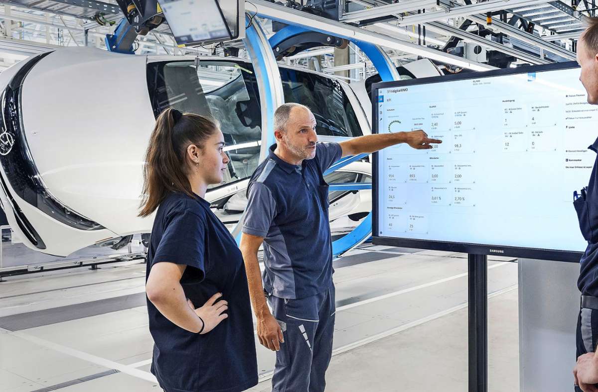 Die Daten, die in der Produktion bei Mercedes entstehen, sollen künftig global verfügbar sein – zur Analyse auch direkt bei den Kolleginnen und Kollegen am Band. Foto: Mercedes-Benz AG