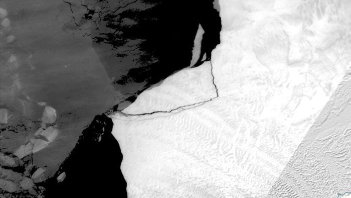 Großer Eisberg von Antarktis-Schelfeis abgebrochen