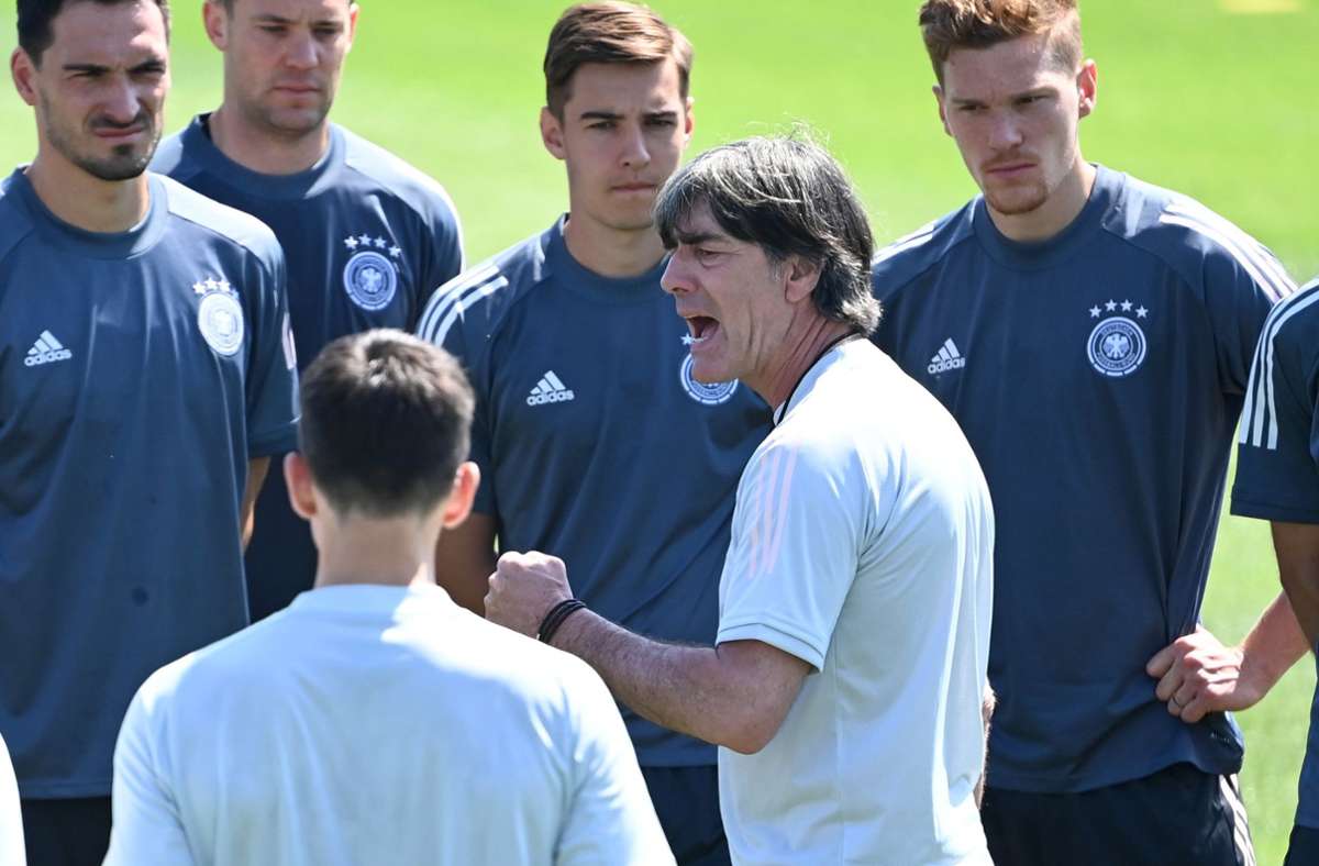 Der Bundestrainer Joachim Löw wirkt während der EM sehr fokussiert.