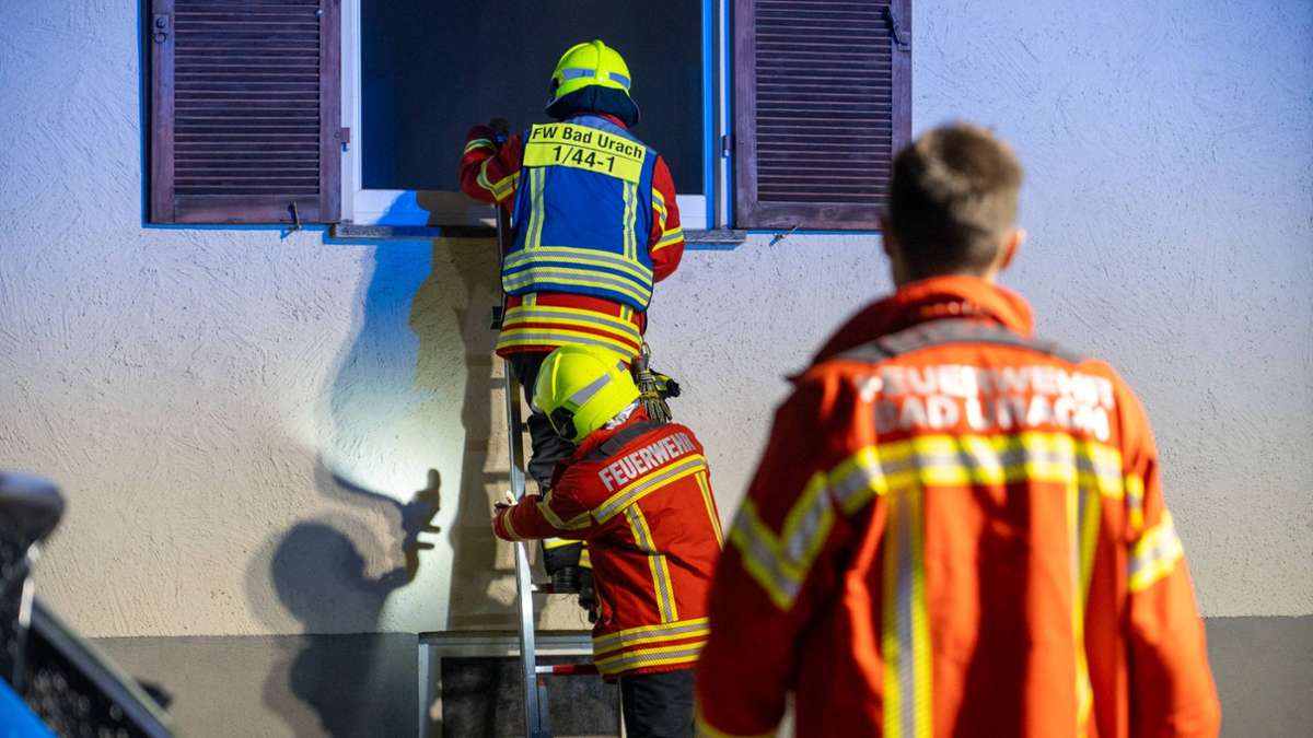 Bad Urach: Mann soll Brand in seiner Wohnung gelegt haben –   Untersuchungshaft