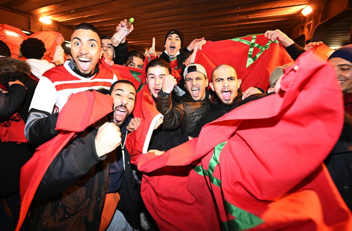 Autokorsos nach WM-Sieg: Tausende Marokko-Fans legen Frankfurter Verkehr lahm