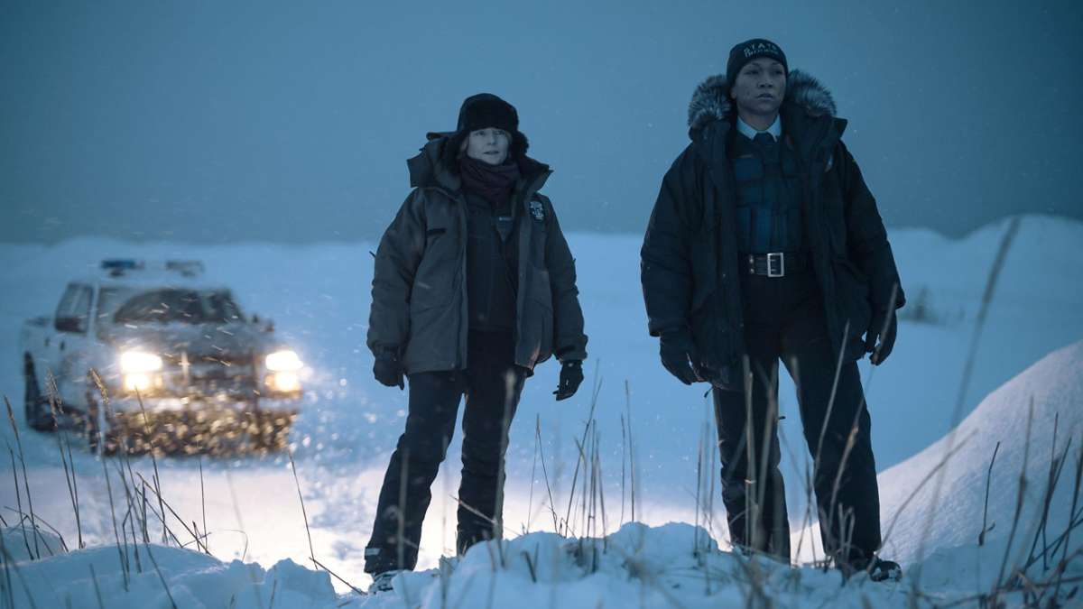 Die beiden Polizistinnen Liz Danvers (Jodie Foster, links) und Evangeline Navarro (Kali Reis) sollen einen rätselhaften Fall lösen.