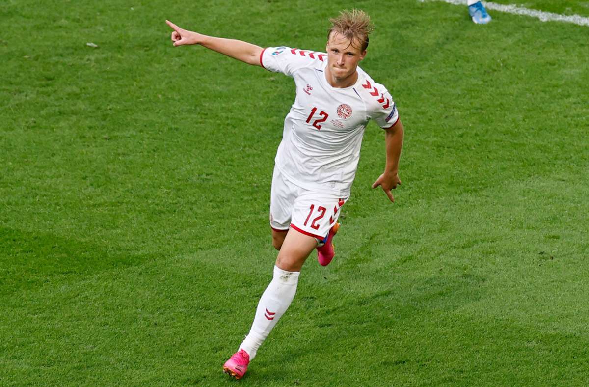 Dänemark gewinnt mit 4:0 gegen Wales: Mit seinen beiden Treffern ebnete Kasper Dolberg seinem Team den Sieg bei der EM 2021.