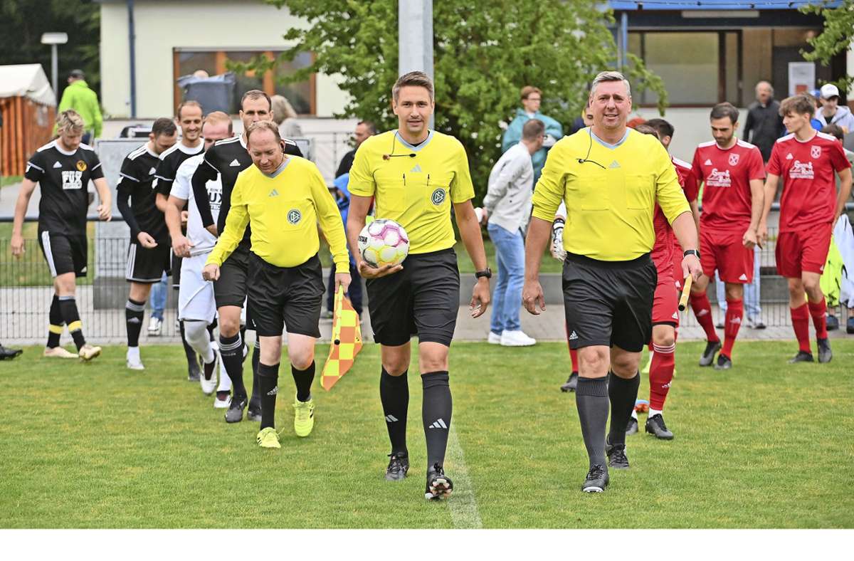 Schiedsrichtergruppe Böblingen: Referee Tobias Reichel bringt Bundesliga-Luft auf den Eichelberg